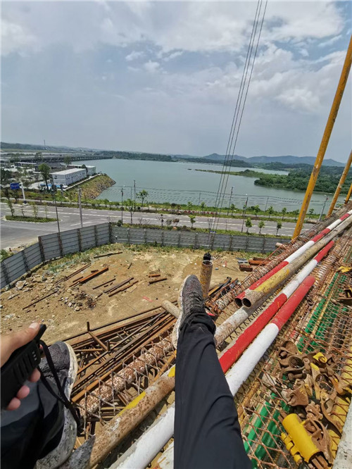 井陉县作业中发生设备损坏或人员意外，责任怎么划分？