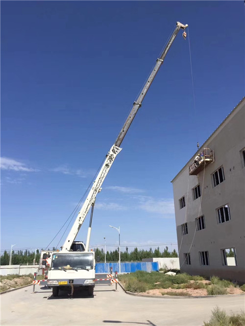 井陉县“轻装强干”—— 吊车的 “轻量化臂架” 技术